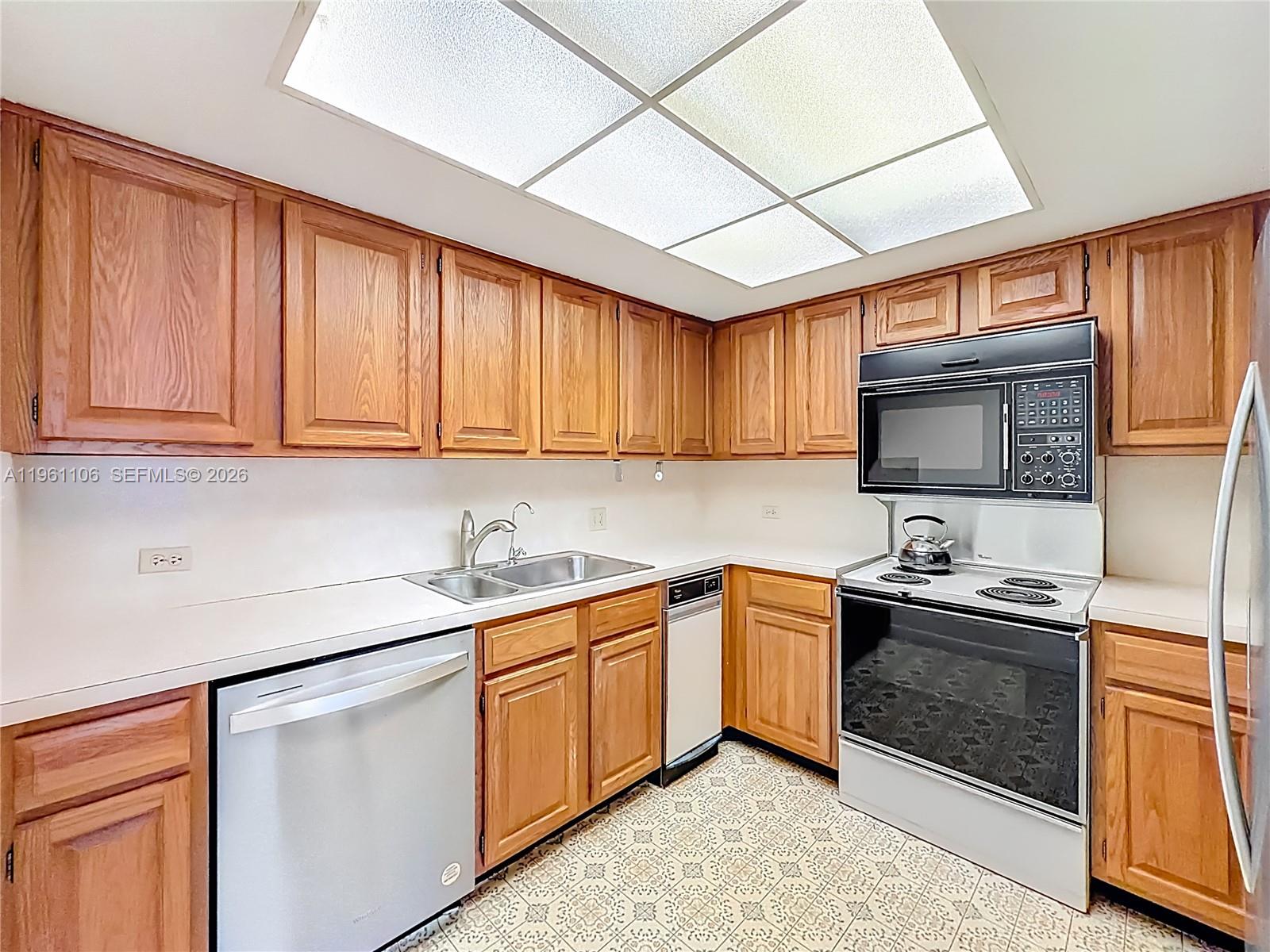 LAGO MAR NORTH LODGE COND - Residential