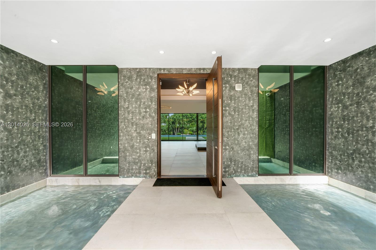 COLLINS ESTATES 1ST ADDN - Residential