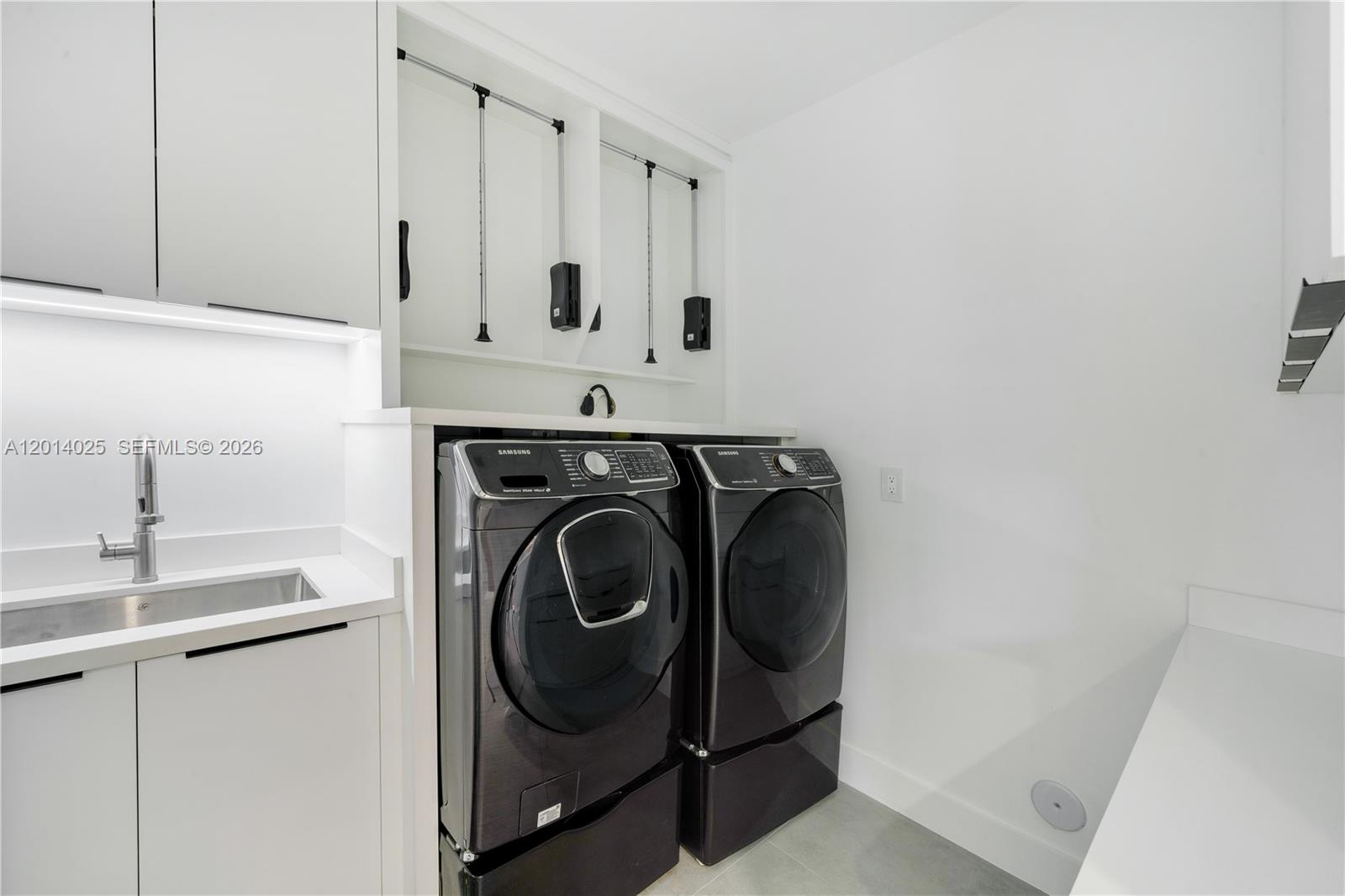 COLLINS ESTATES 1ST ADDN - Residential