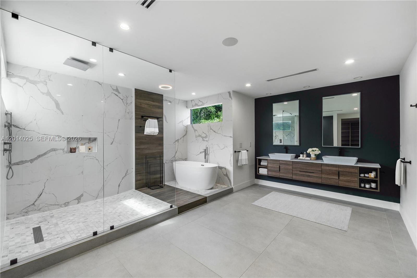 COLLINS ESTATES 1ST ADDN - Residential