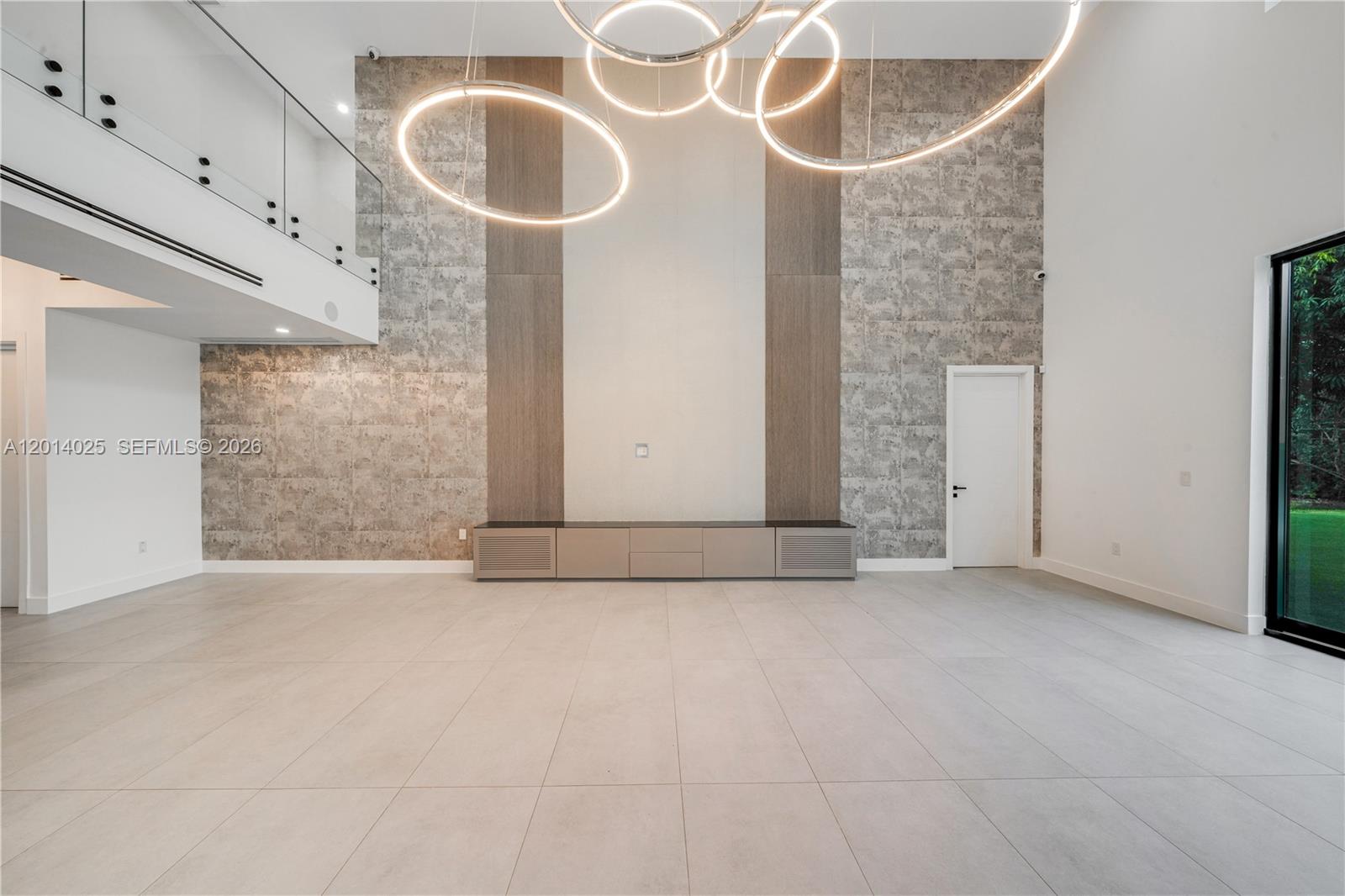 COLLINS ESTATES 1ST ADDN - Residential