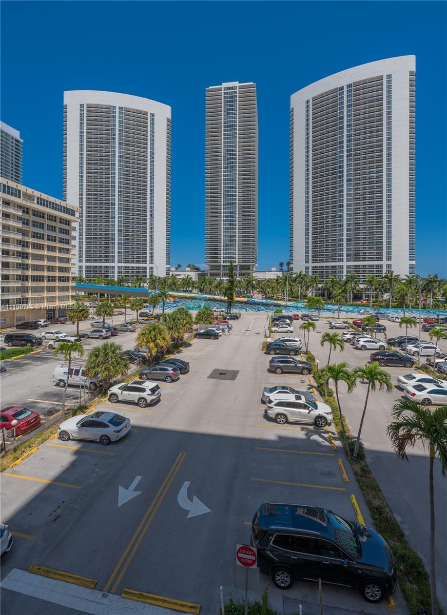 PLAZA TOWERS NORTH CONDO - Residential Lease