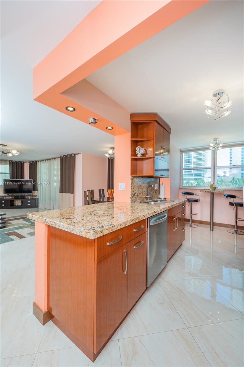 PLAZA TOWERS NORTH CONDO - Residential Lease