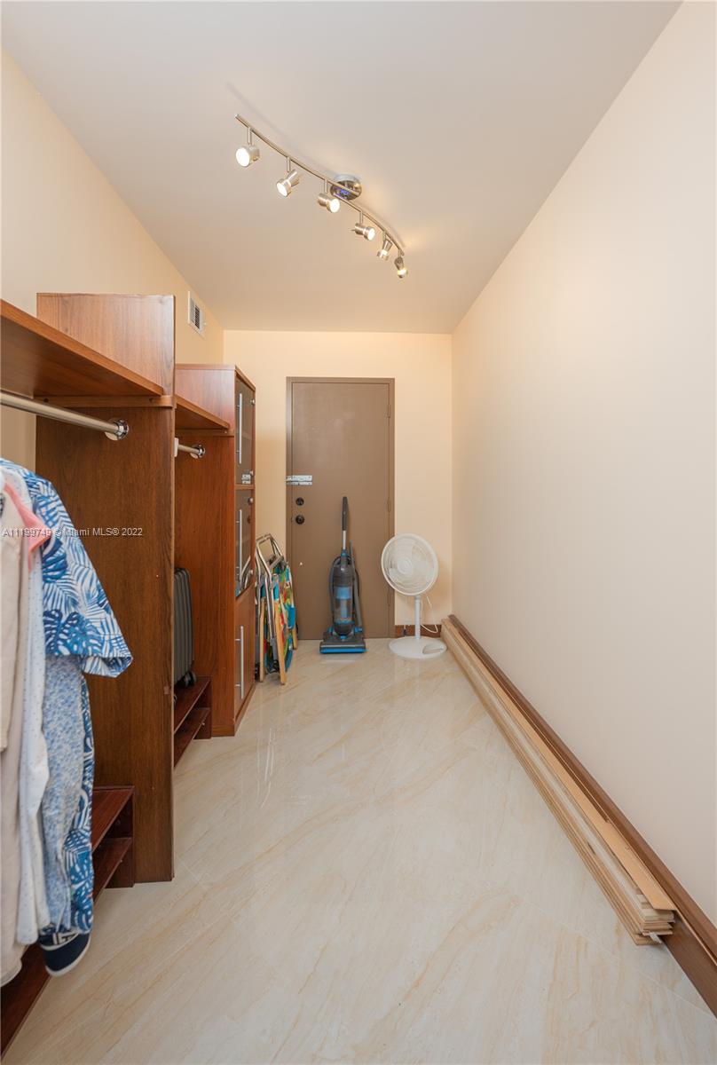 PLAZA TOWERS NORTH CONDO - Residential Lease