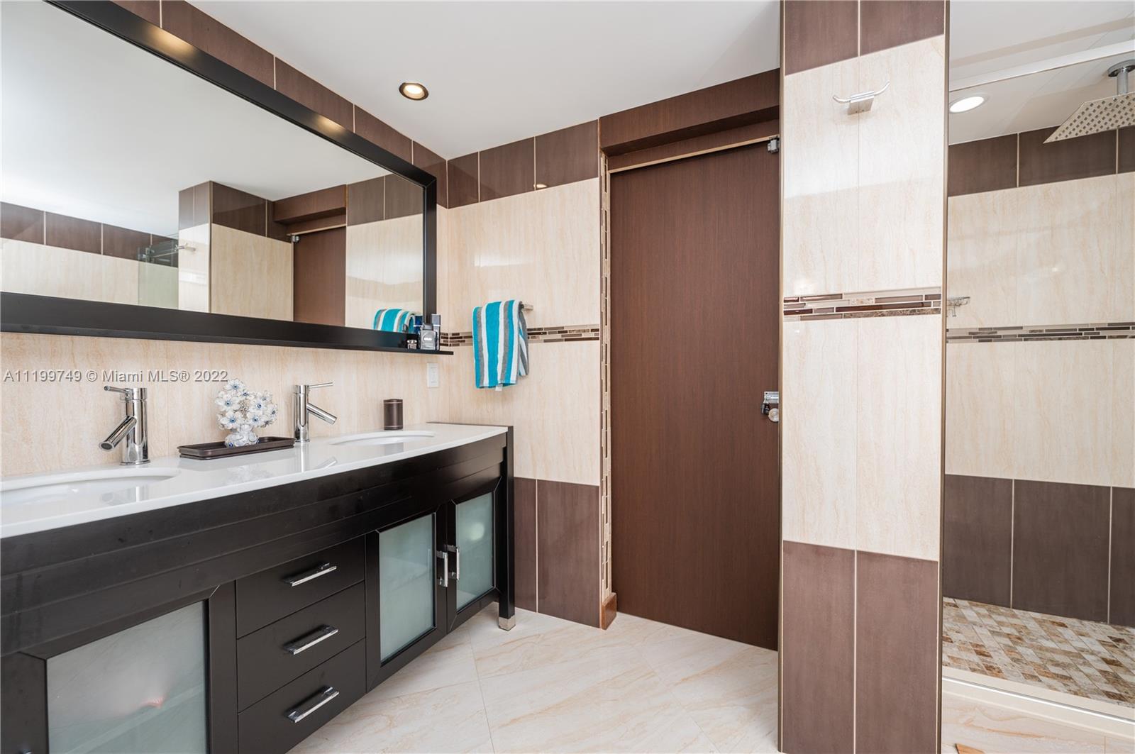 PLAZA TOWERS NORTH CONDO - Residential Lease