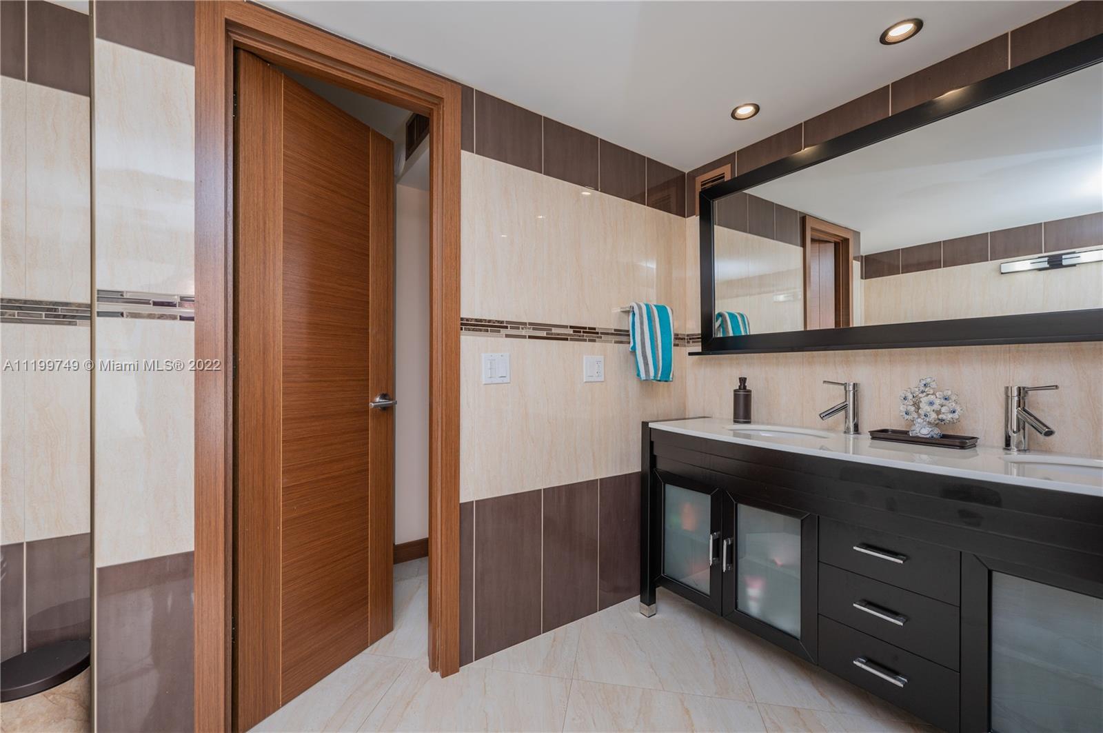 PLAZA TOWERS NORTH CONDO - Residential Lease