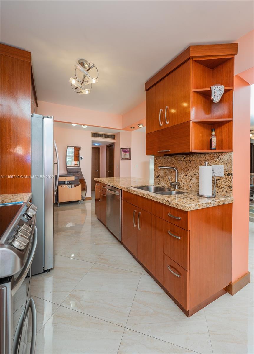 PLAZA TOWERS NORTH CONDO - Residential Lease