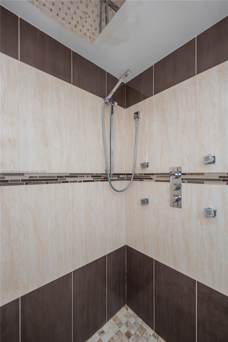 PLAZA TOWERS NORTH CONDO - Residential Lease