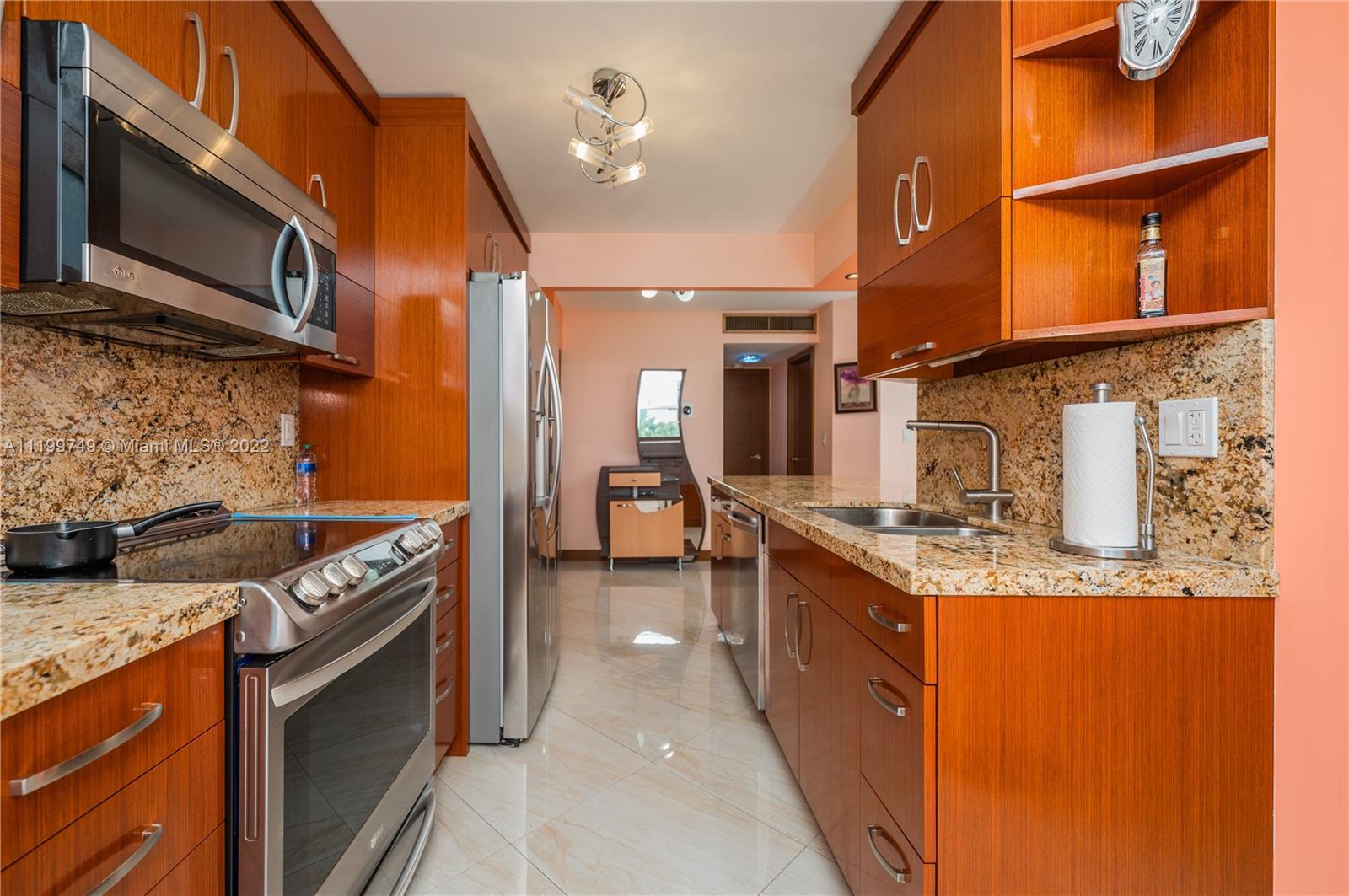 PLAZA TOWERS NORTH CONDO - Residential Lease