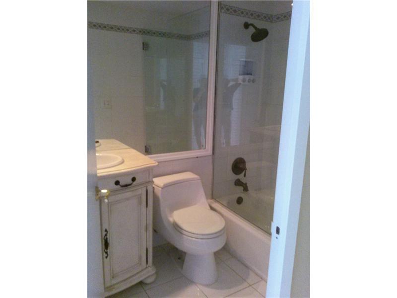 BRICKELL BAY TOWER CONDO - Residential Lease