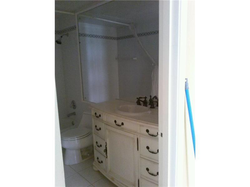 BRICKELL BAY TOWER CONDO - Residential Lease