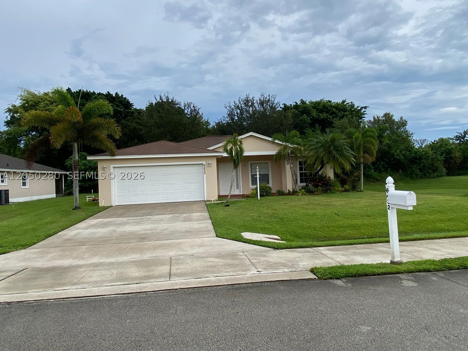 LAS PALMAS - Residential Lease