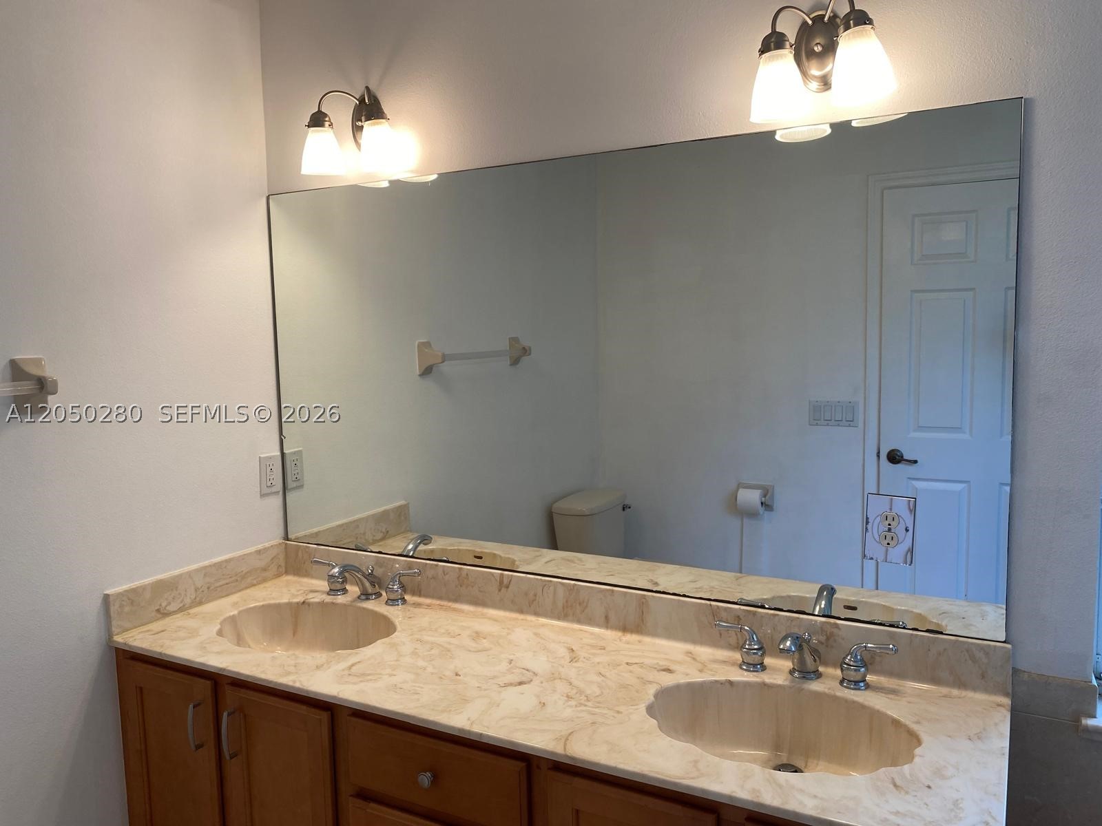 LAS PALMAS - Residential Lease