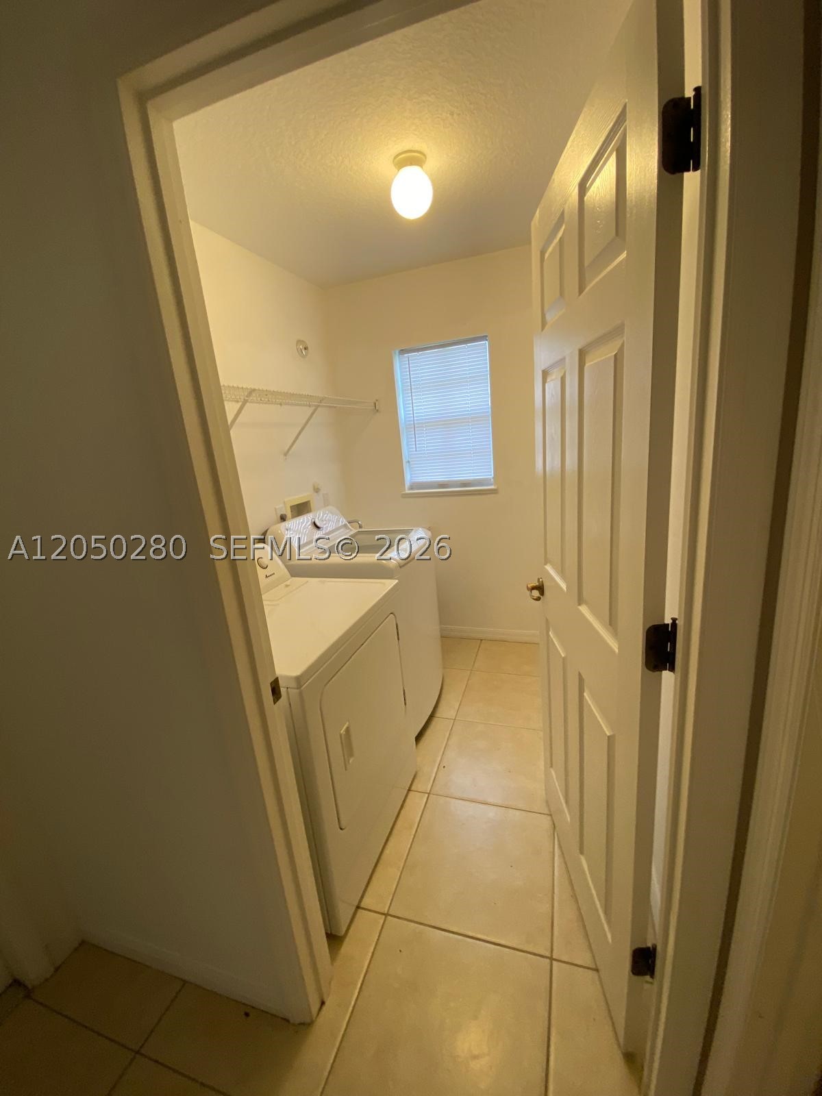LAS PALMAS - Residential Lease