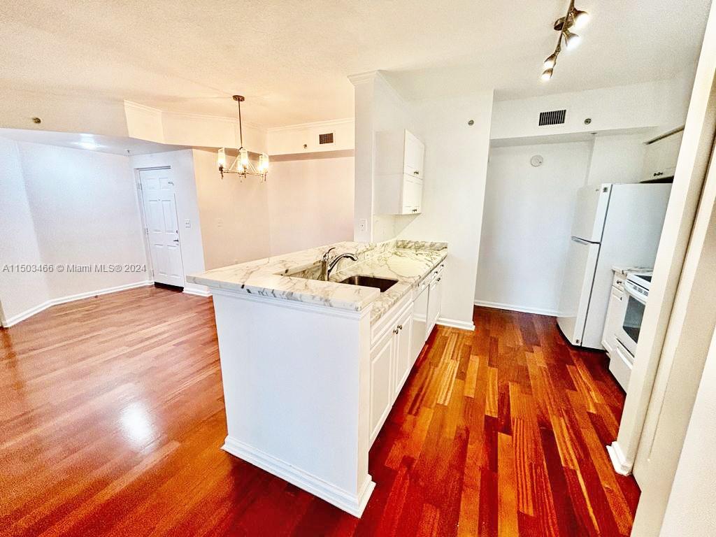 PORTO BELLAGIO CONDO - Residential Lease