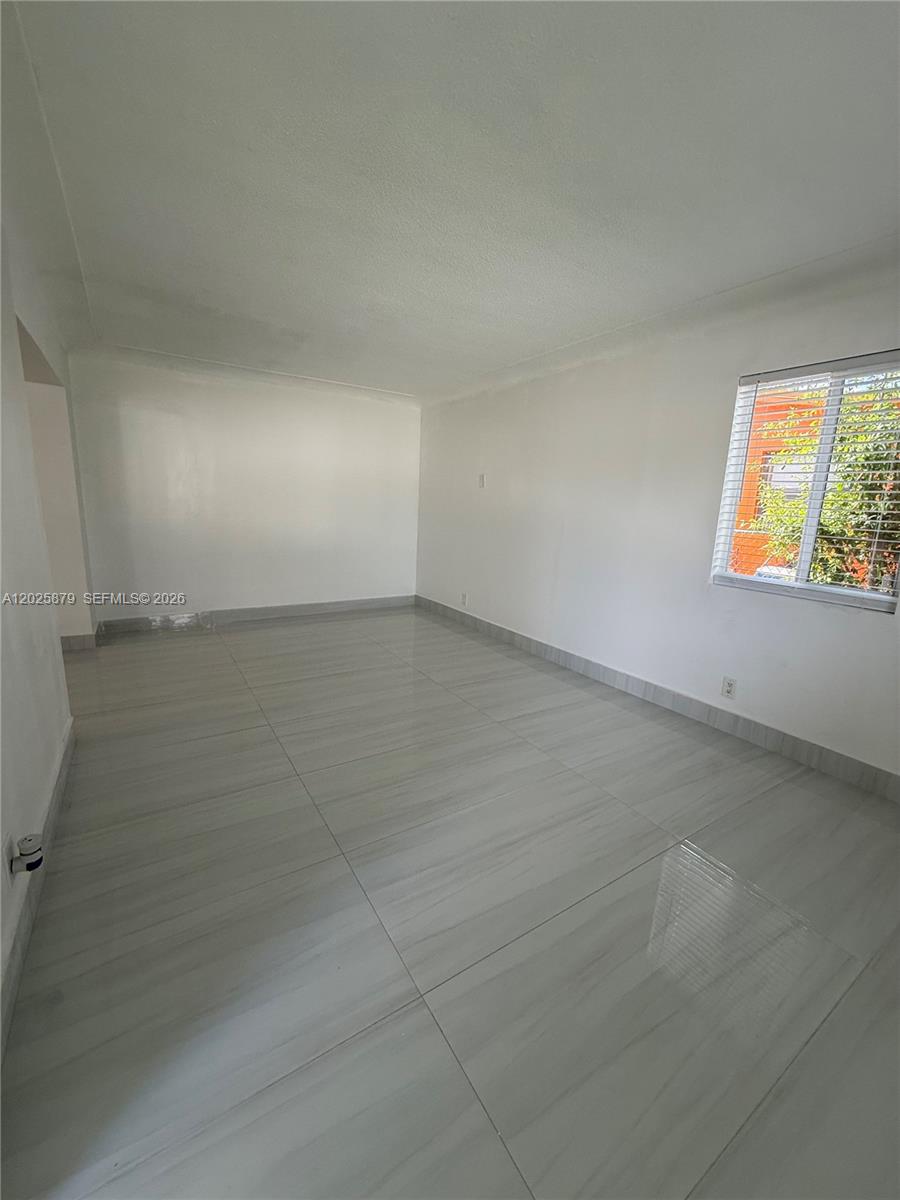 LAUDERDALE MANOR HOMESITE - Residential Lease