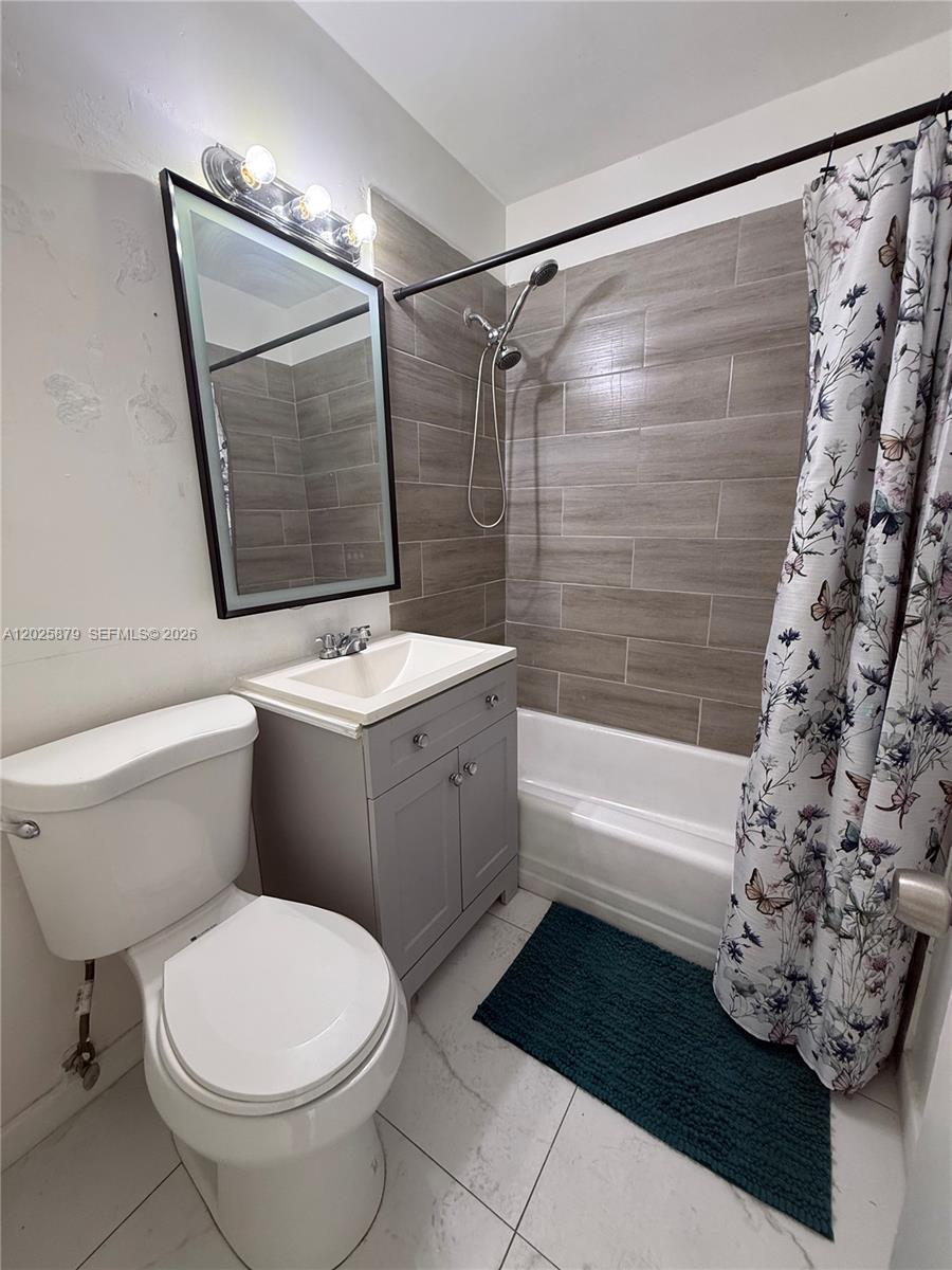 LAUDERDALE MANOR HOMESITE - Residential Lease