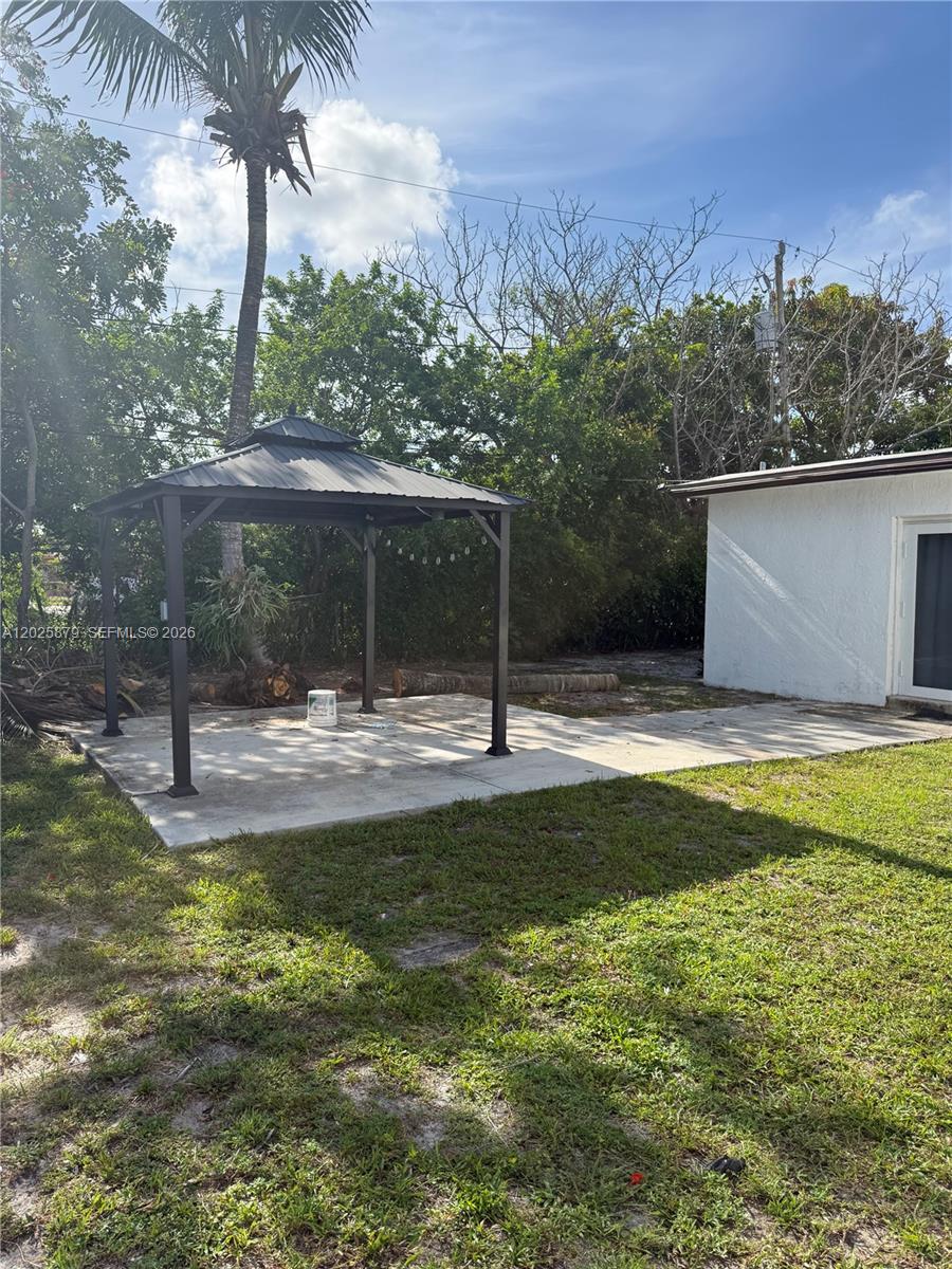 LAUDERDALE MANOR HOMESITE - Residential Lease