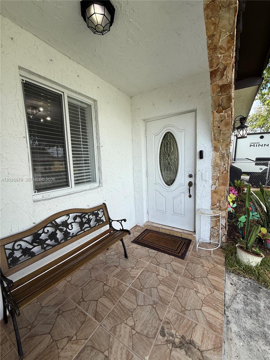 LAUDERDALE MANOR HOMESITE - Residential Lease