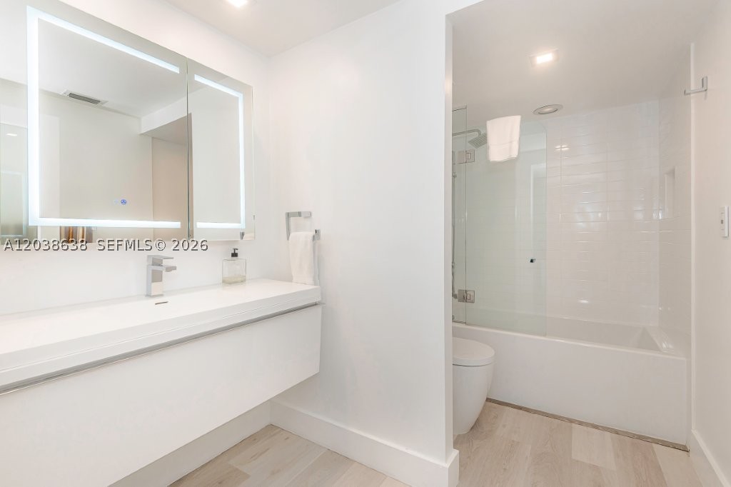 RONEY PALACE CONDO - Residential Lease