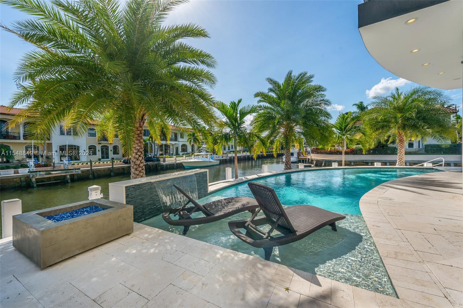 CORAL KEY VILLAS 2ND SEC - Residential