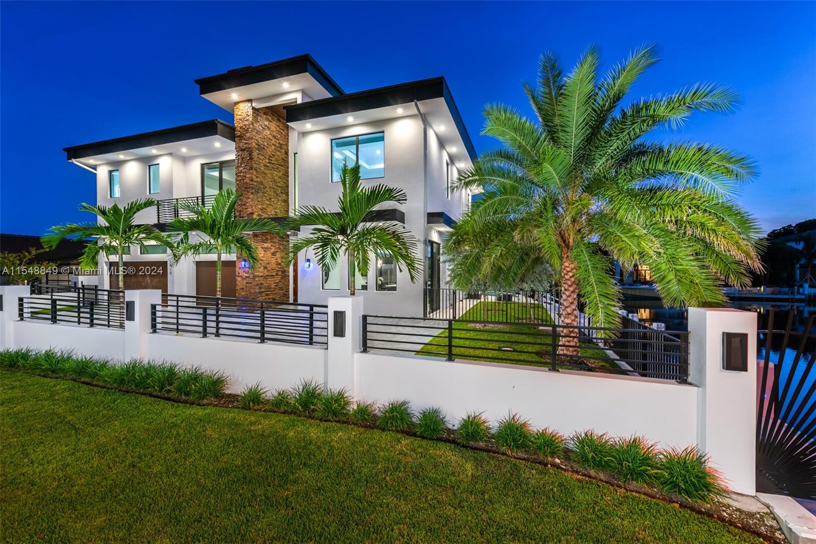 CORAL KEY VILLAS 2ND SEC - Residential