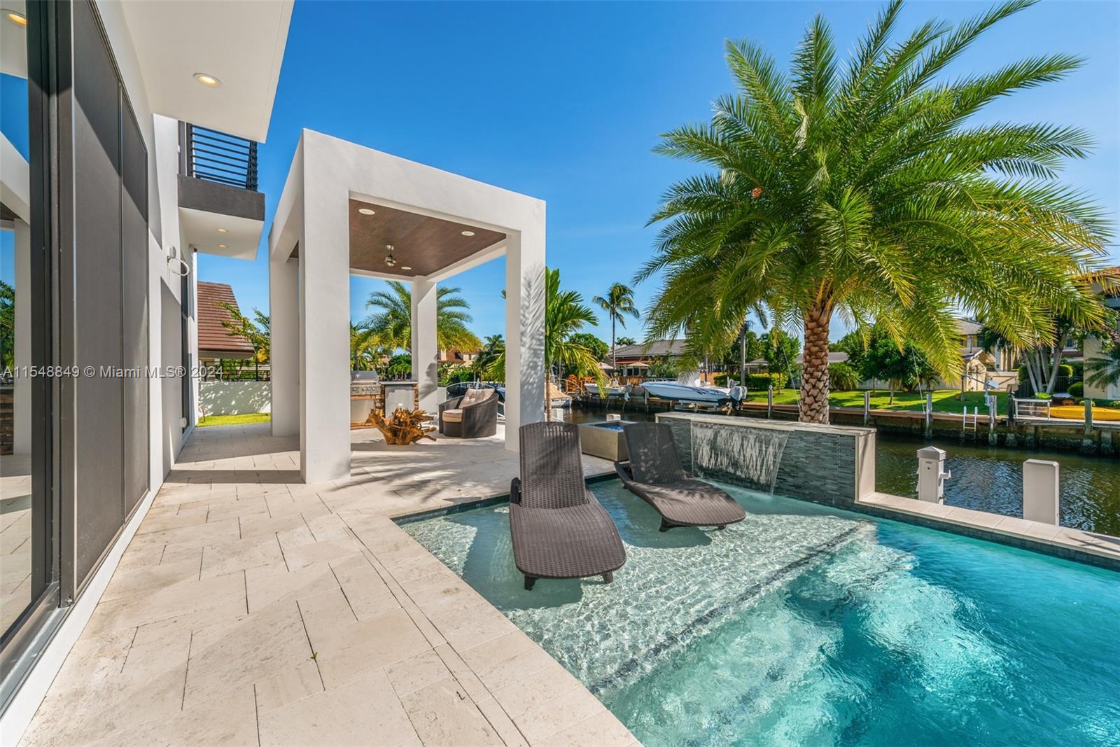 CORAL KEY VILLAS 2ND SEC - Residential