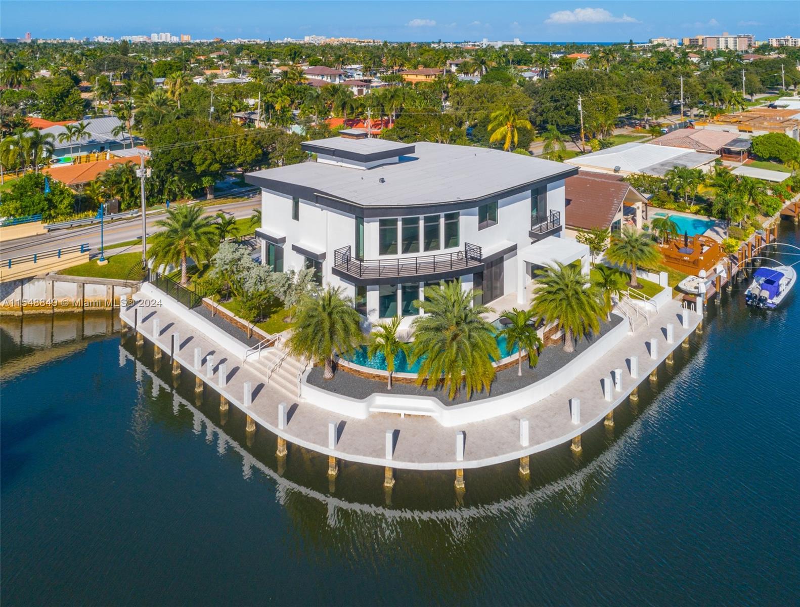 CORAL KEY VILLAS 2ND SEC - Residential