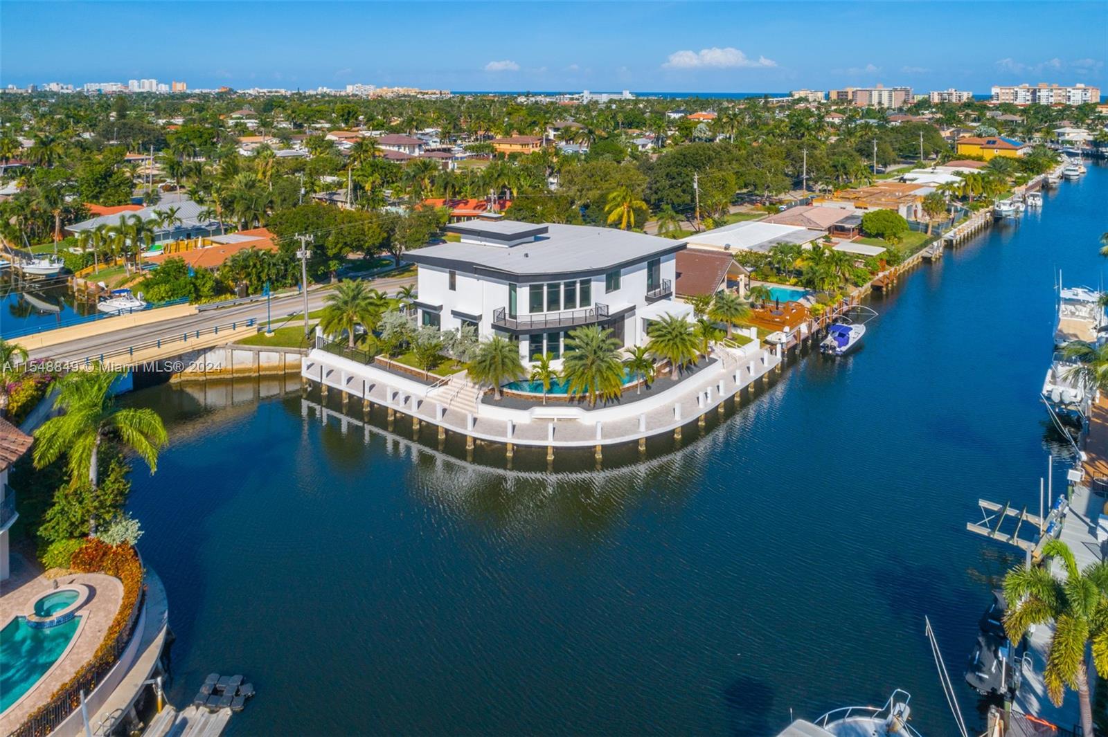 CORAL KEY VILLAS 2ND SEC - Residential