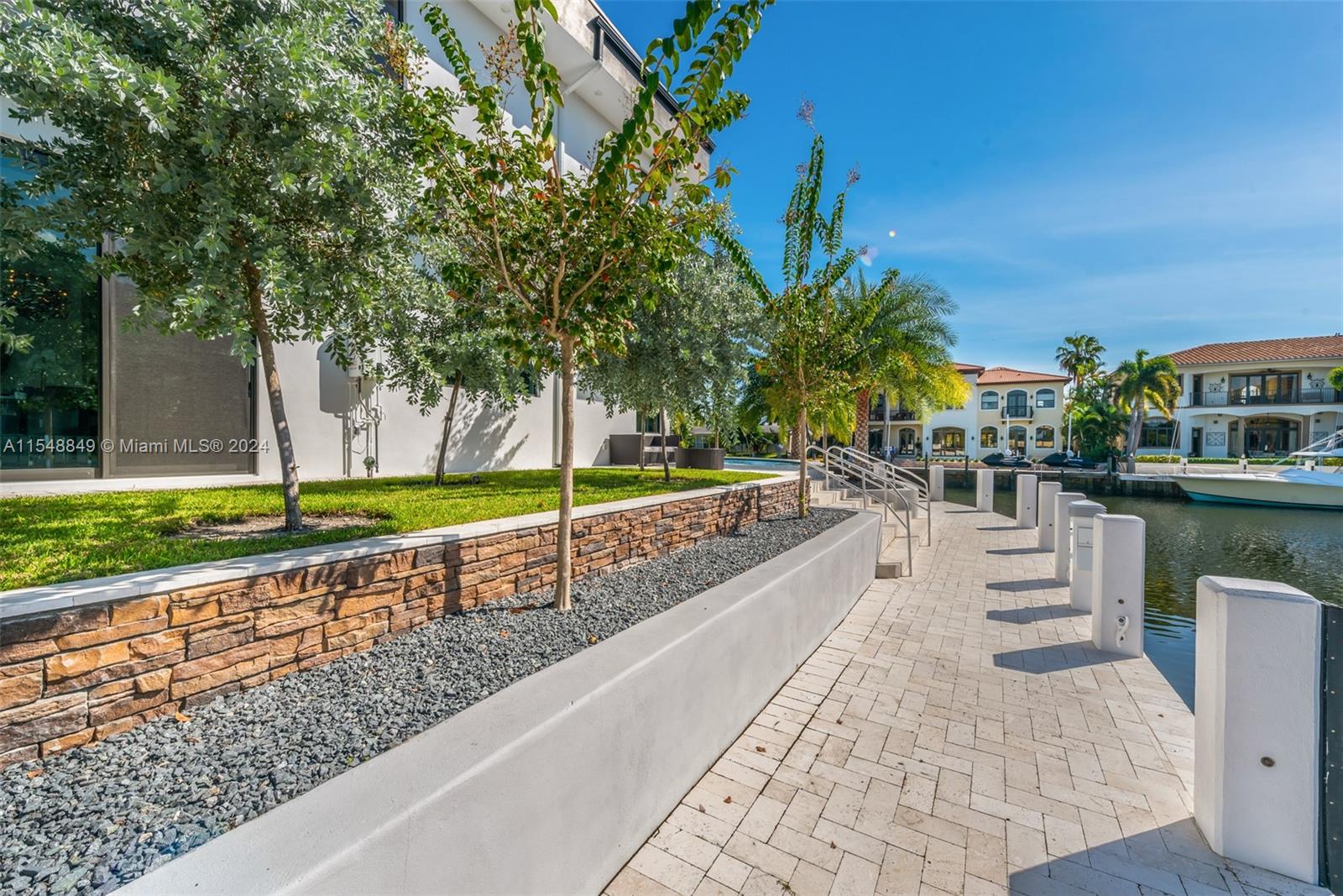 CORAL KEY VILLAS 2ND SEC - Residential