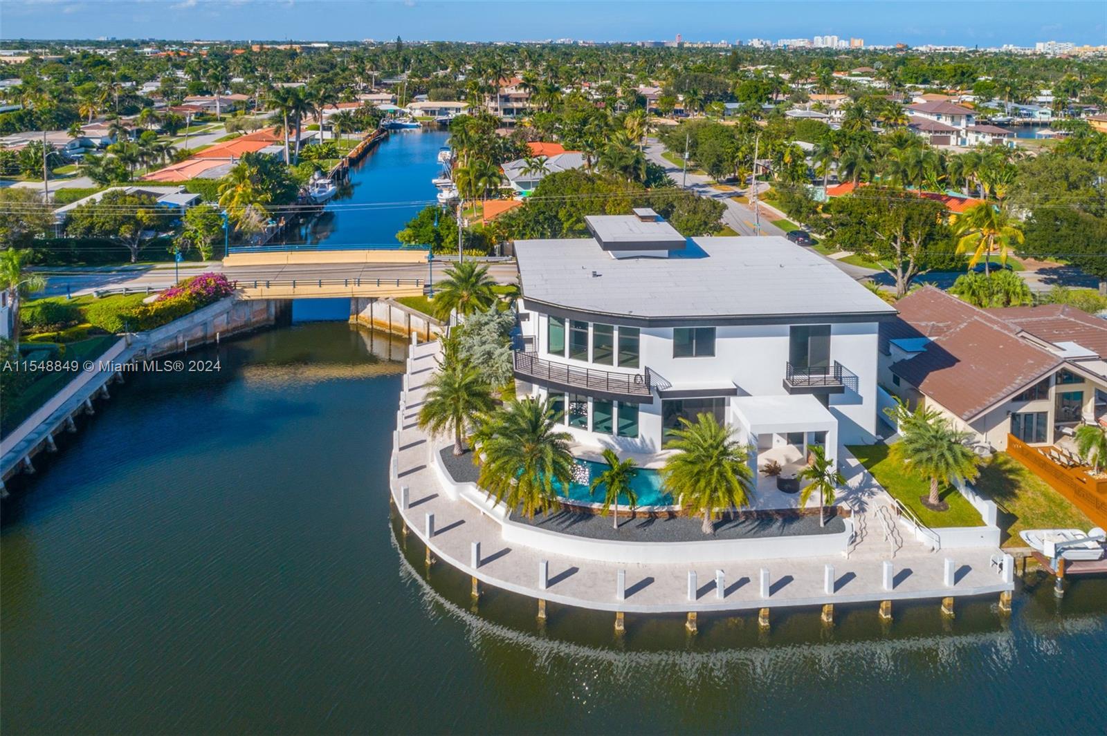 CORAL KEY VILLAS 2ND SEC - Residential