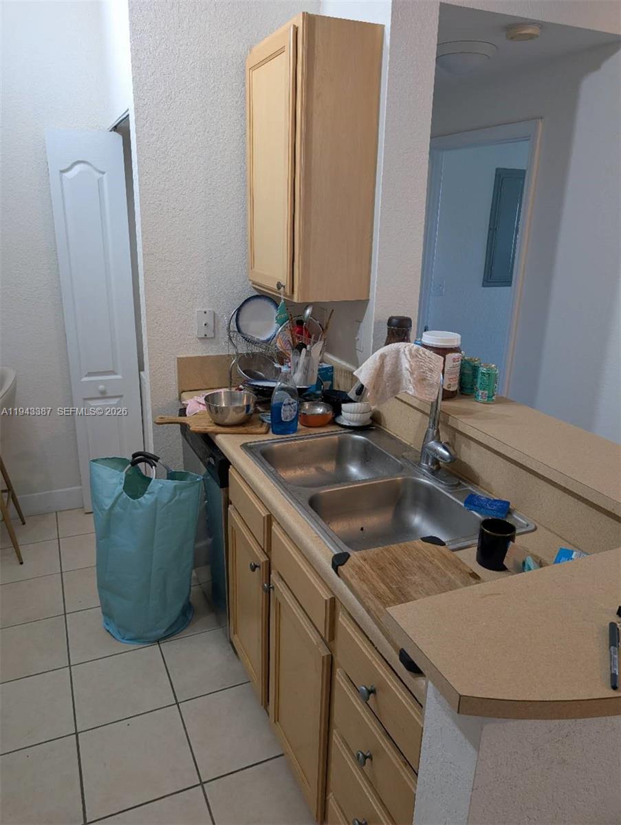 VALENCIA CONDO - Residential