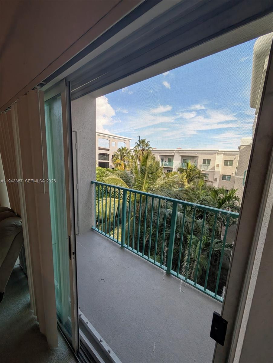 VALENCIA CONDO - Residential
