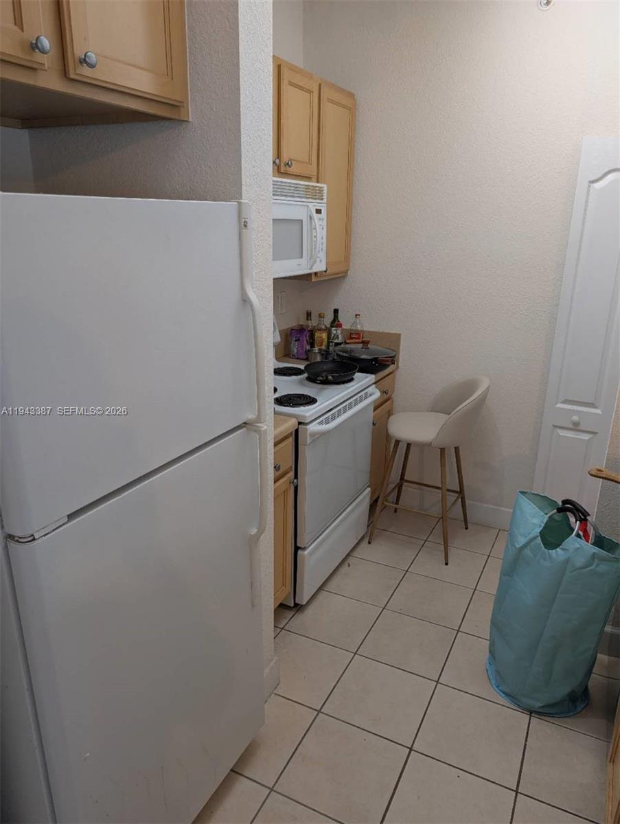 VALENCIA CONDO - Residential