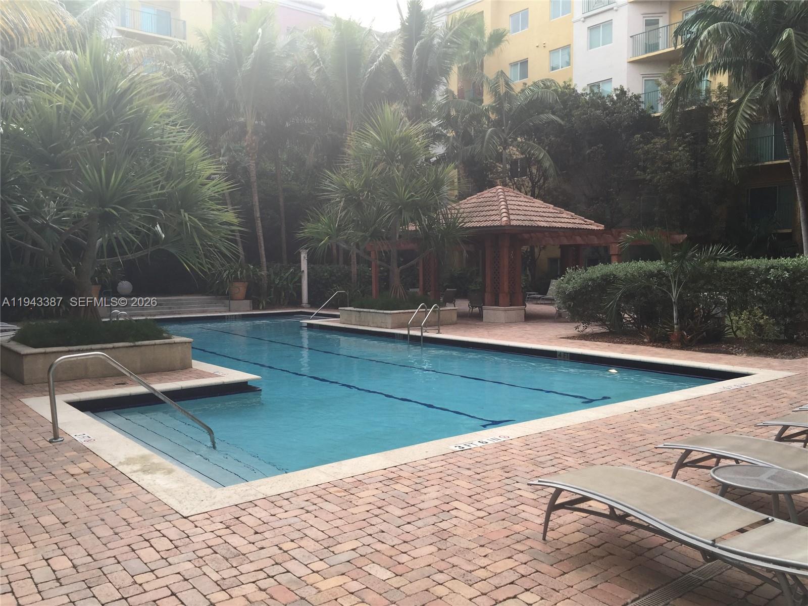 VALENCIA CONDO - Residential