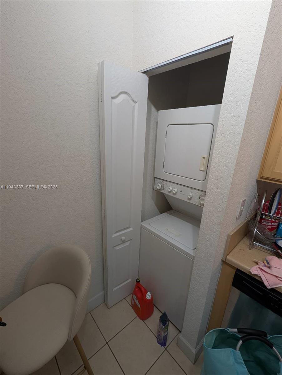 VALENCIA CONDO - Residential