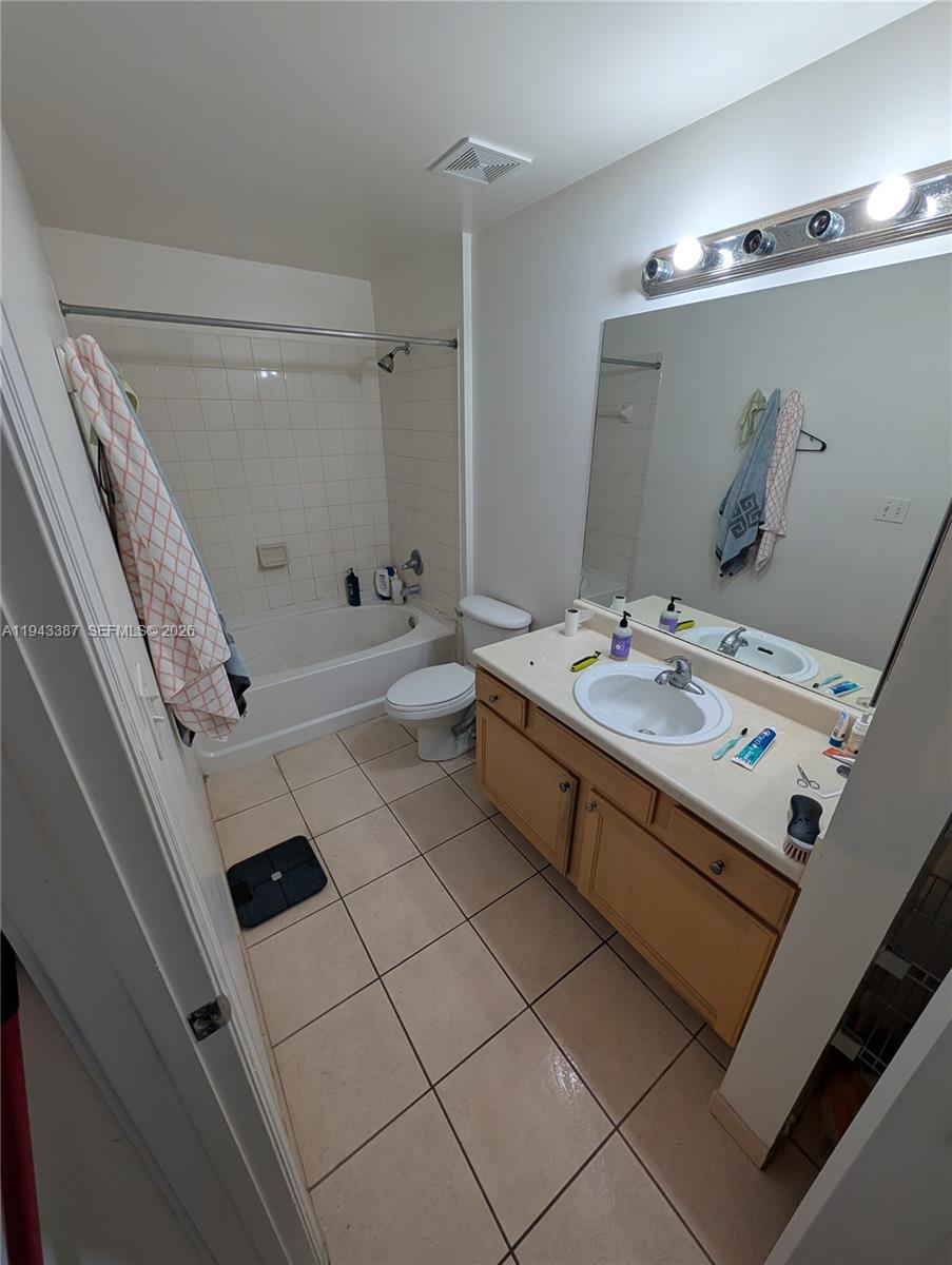 VALENCIA CONDO - Residential