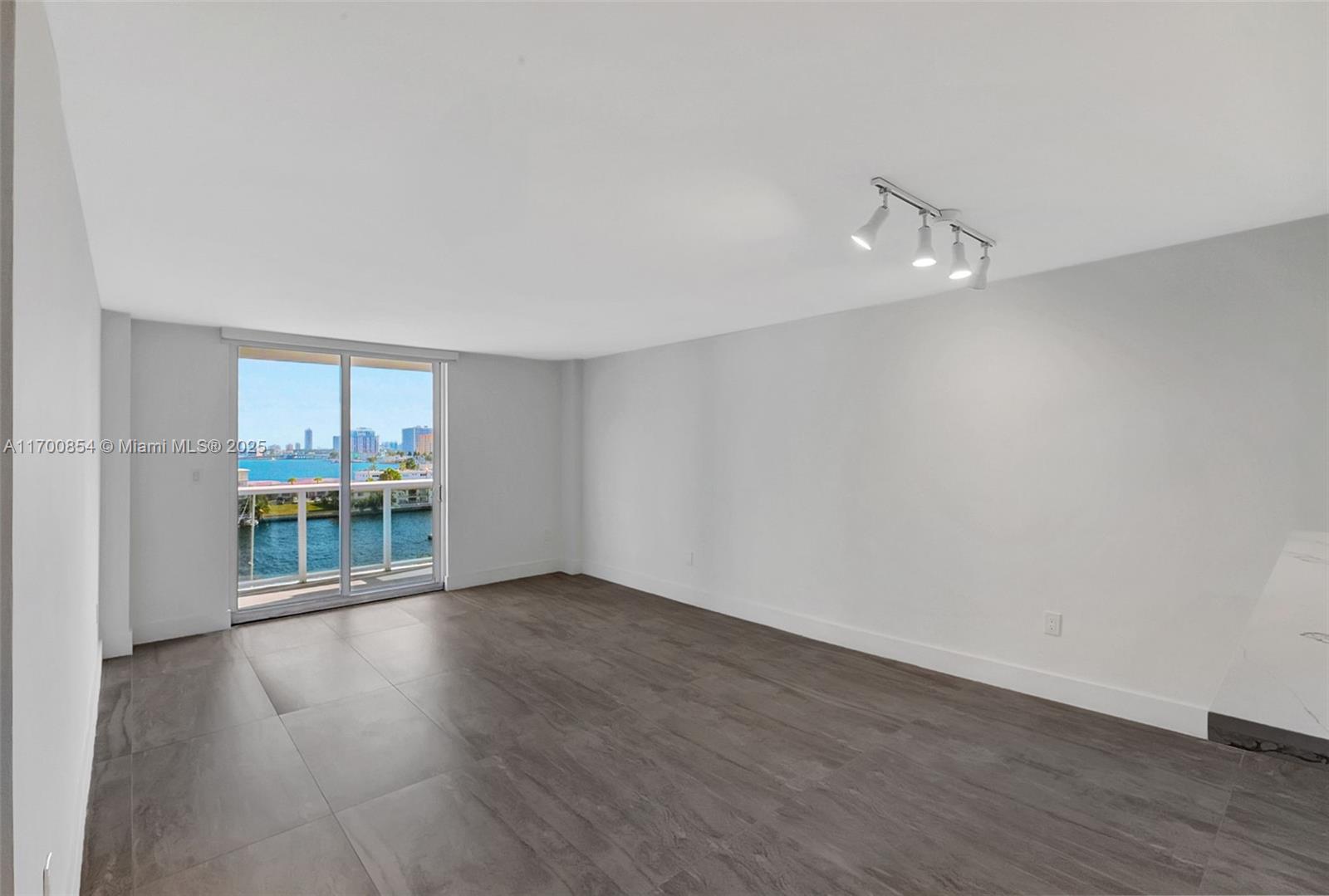 THE ISLANDER CLUB CONDO - Residential Lease