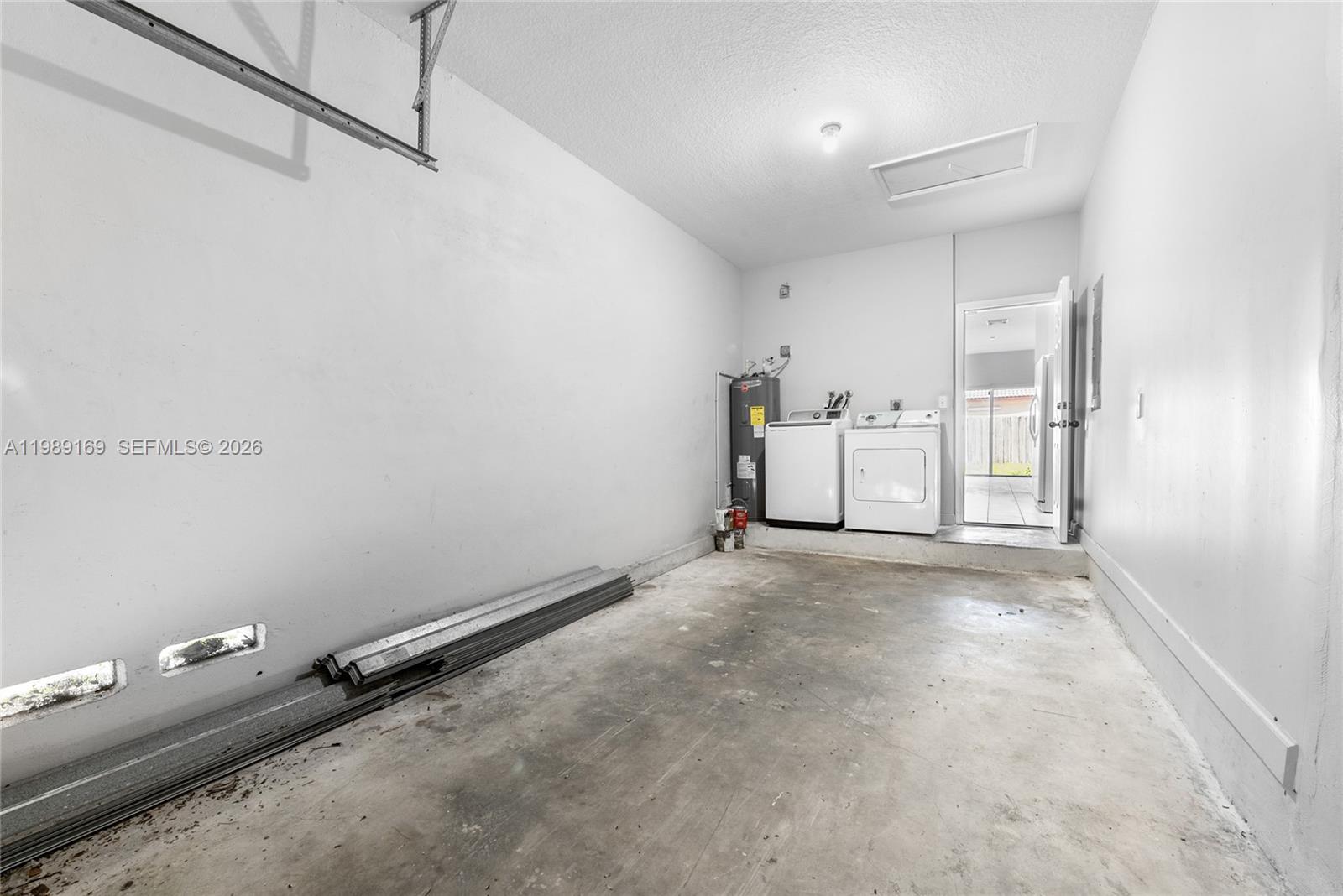 SILVER PALM HOMES - Residential Lease