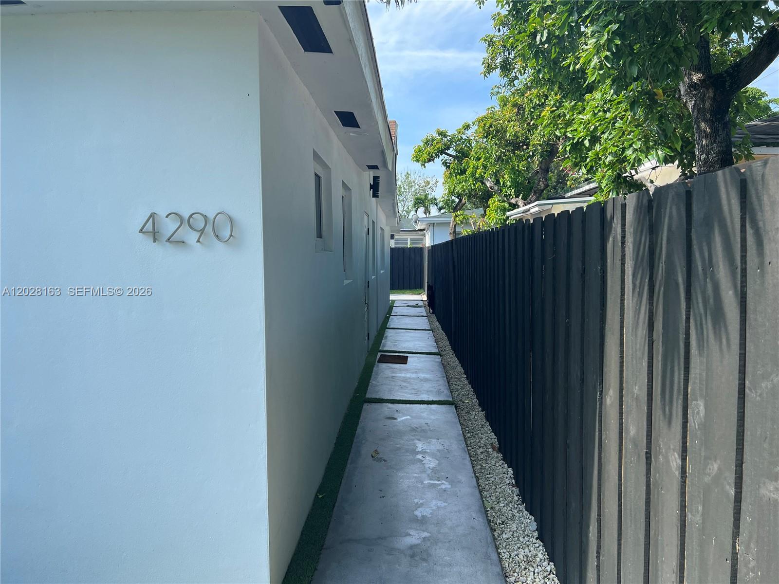 TAMIAMI GROVES NO 2 - Residential Lease
