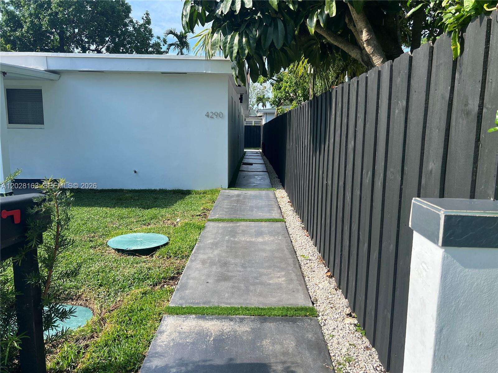 TAMIAMI GROVES NO 2 - Residential Lease