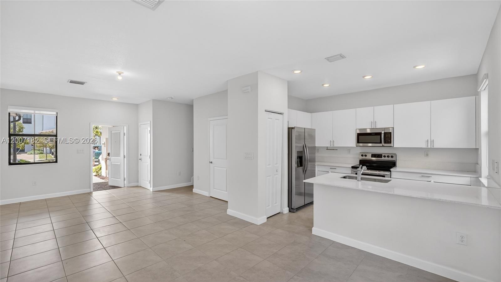 KENDALL ASSEMBLAGE SOUTH - Residential