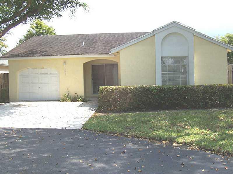 Doral Oaks-24/7 guard gated community entrance. Cul de Sac location. Freshly painted, new laminate wood flooring in the bedrooms. Private fenced back yard. Full one car garage with extended driveway. Fully equipped kitchen, washer & dryer included. Sparkl ing jacuzzi. Community pool and playground, association includes Country Club amenities with gym & tennis. No Association approval required. Easy to show and rent. Call Listing Agent for​​‌​​​​‌​‌​​​‌‌​​​‌‌‌​​‌​​‌‌​​​​ info.