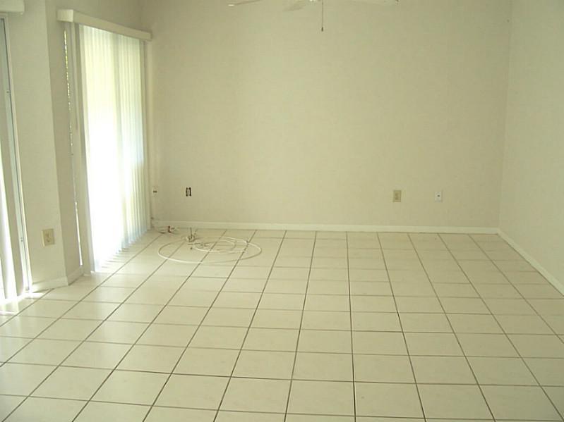 DORAL LAKES - Residential Lease