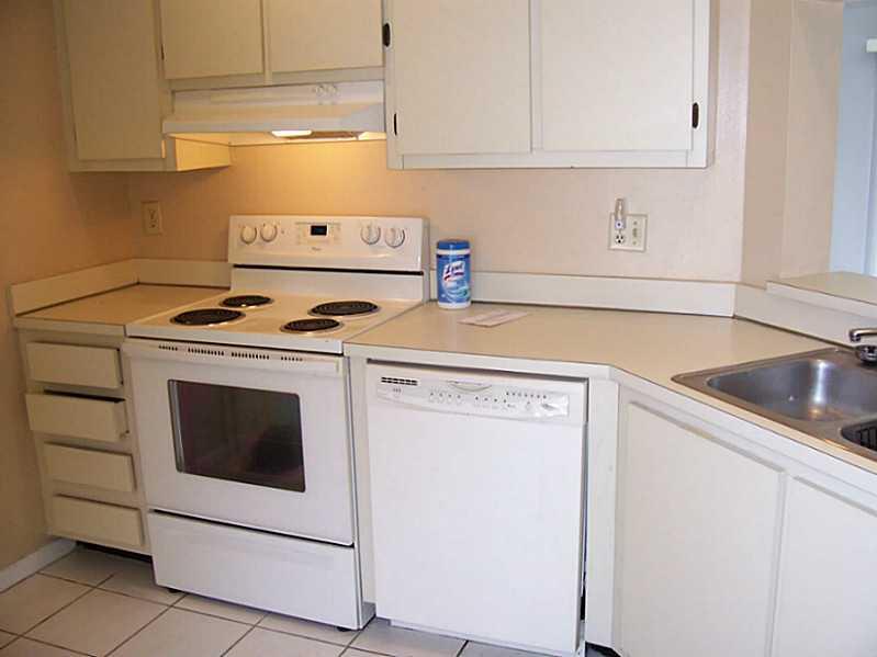 DORAL LAKES - Residential Lease