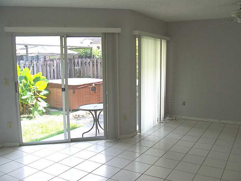 DORAL LAKES - Residential Lease