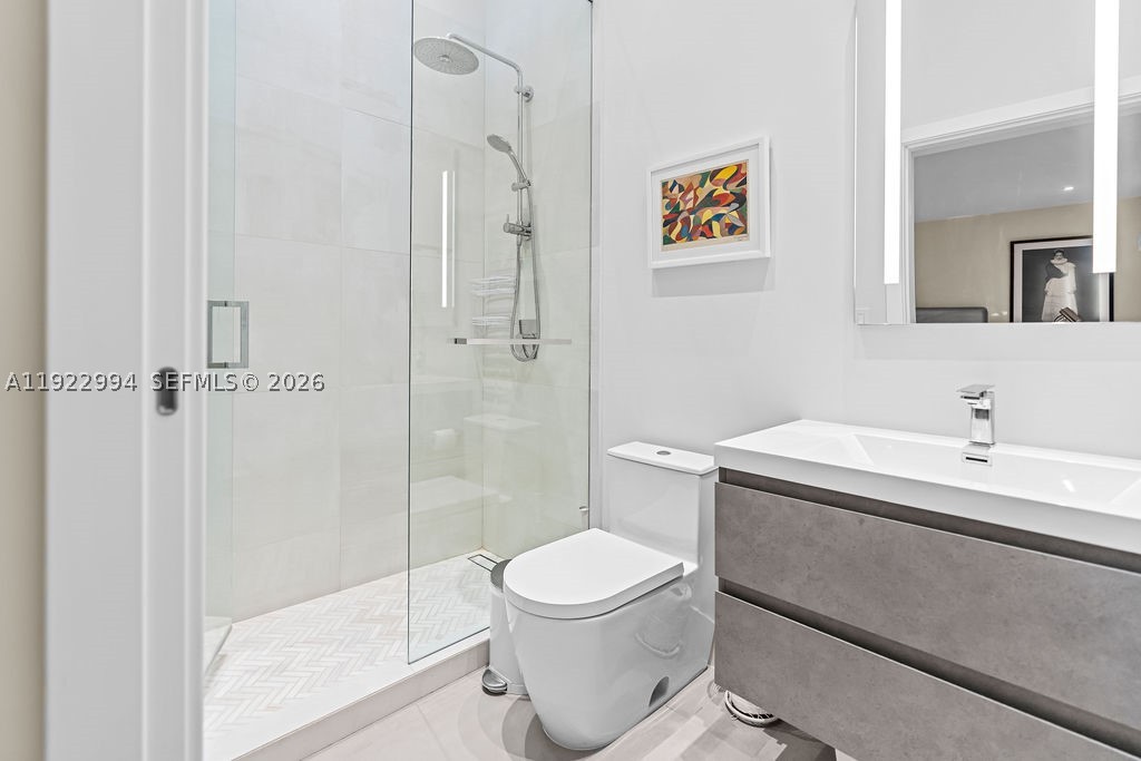 COCONUT GROVE MANOR - Residential