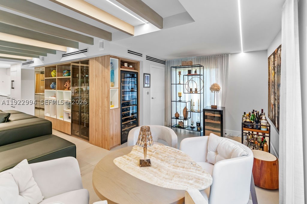 COCONUT GROVE MANOR - Residential