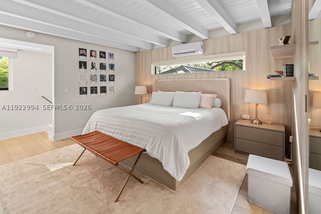 COCONUT GROVE MANOR - Residential