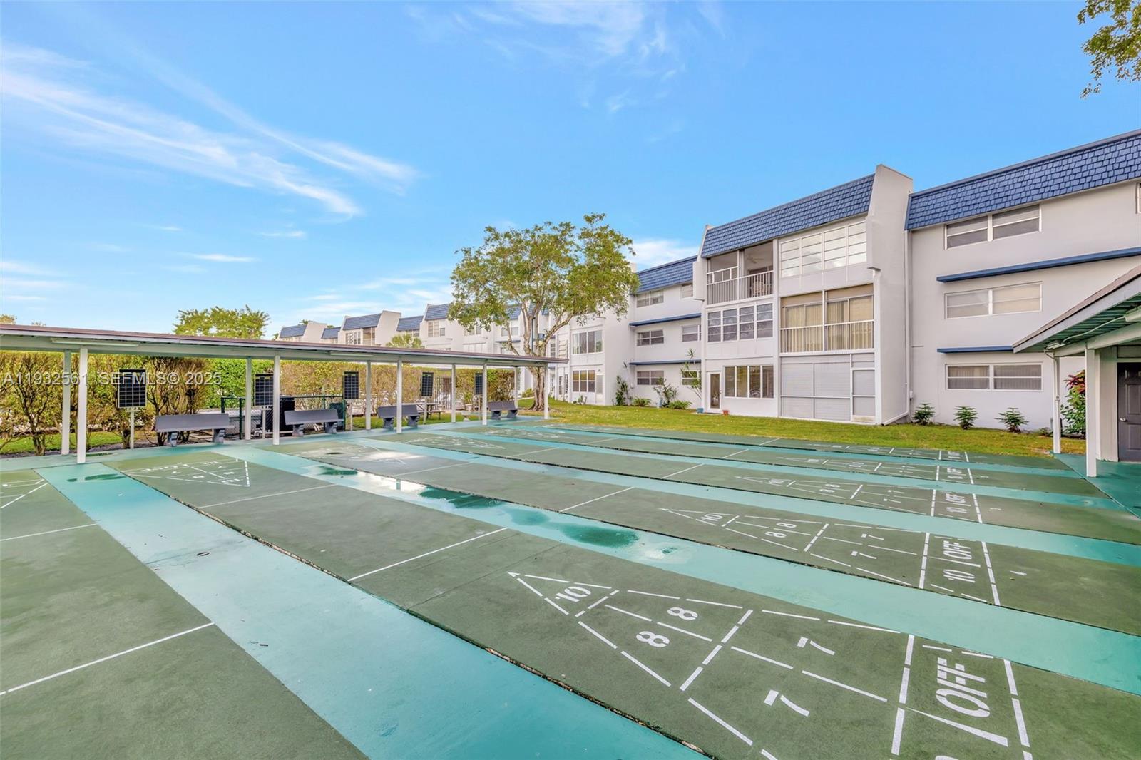 ORIOLE GOLF & TENNIS CLUB - Residential